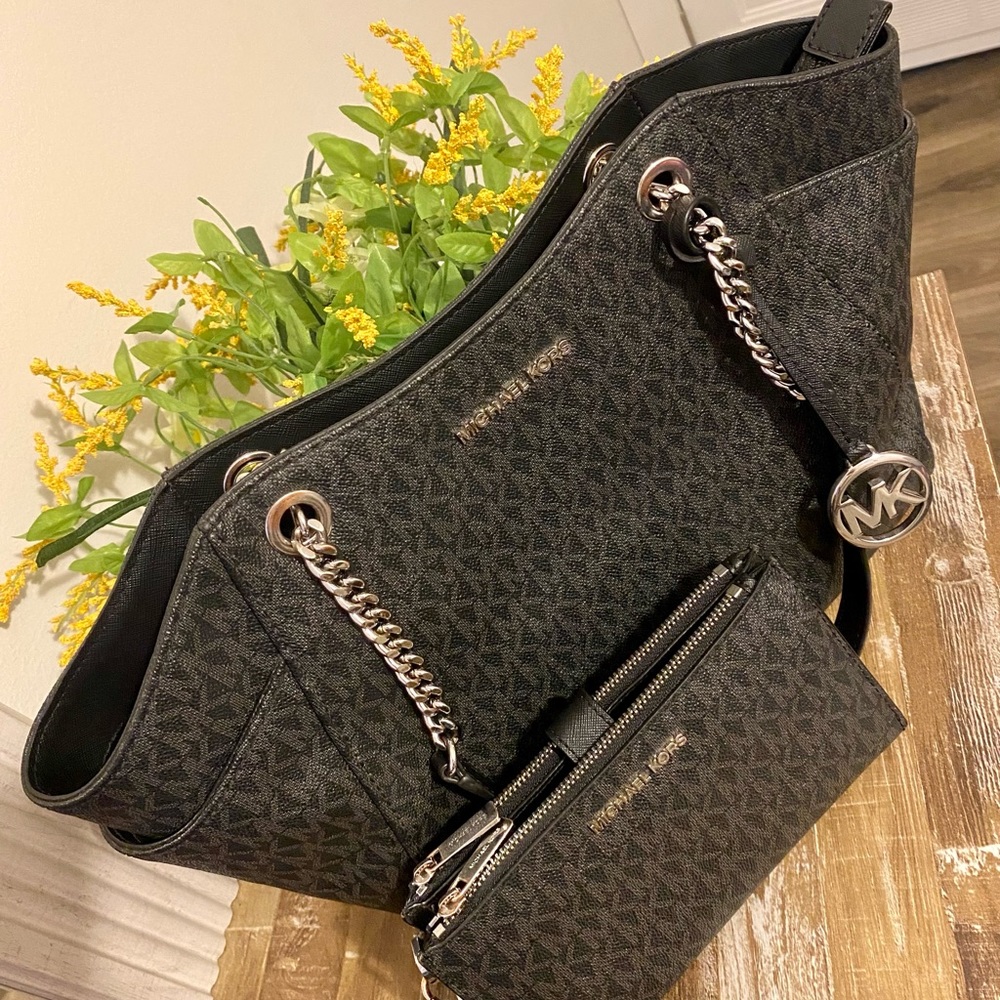 Michael Kors Bag and Wallet Set - Picture 3 of 10